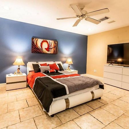 Huge 6 Bedroom With Pool, Spa, 85 Inch Tv, Game Room ヒューストン エクステリア 写真