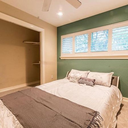 Huge 6 Bedroom With Pool, Spa, 85 Inch Tv, Game Room ヒューストン エクステリア 写真