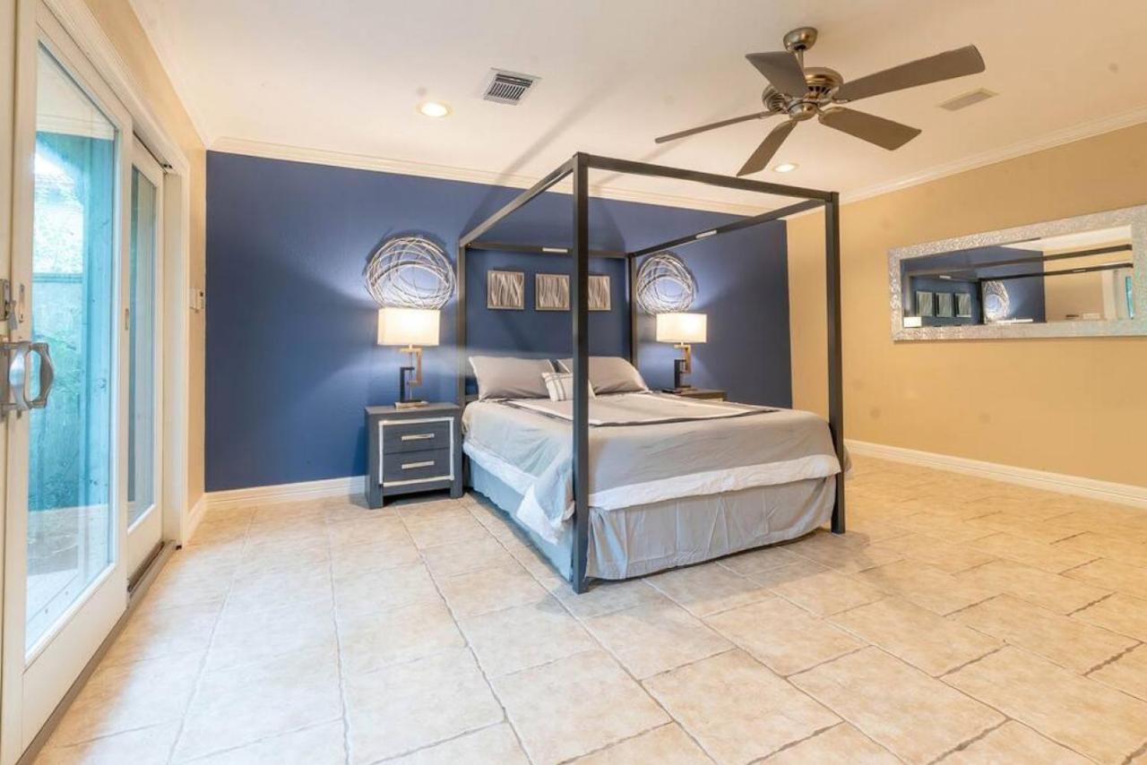 Huge 6 Bedroom With Pool, Spa, 85 Inch Tv, Game Room ヒューストン エクステリア 写真