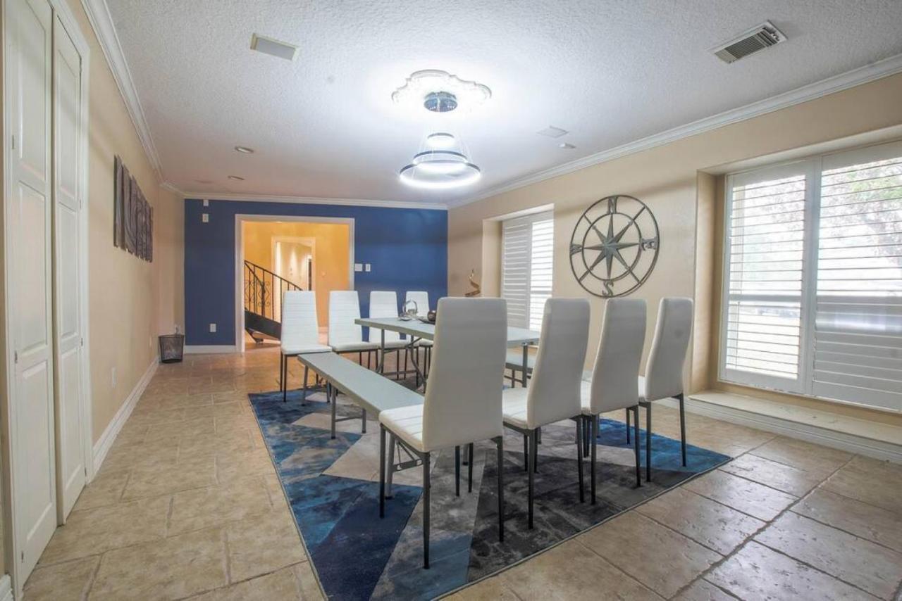 Huge 6 Bedroom With Pool, Spa, 85 Inch Tv, Game Room ヒューストン エクステリア 写真