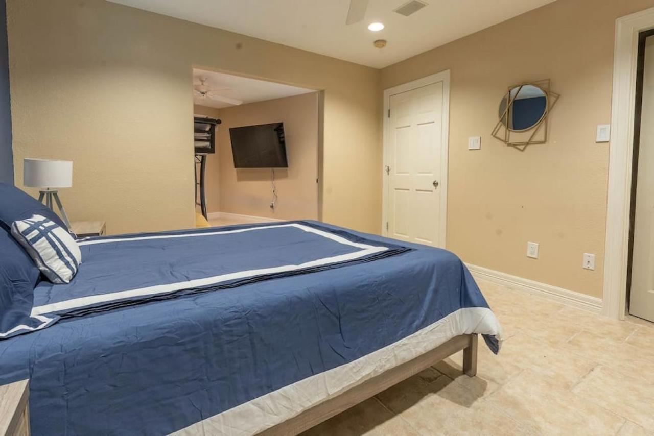 Huge 6 Bedroom With Pool, Spa, 85 Inch Tv, Game Room ヒューストン エクステリア 写真