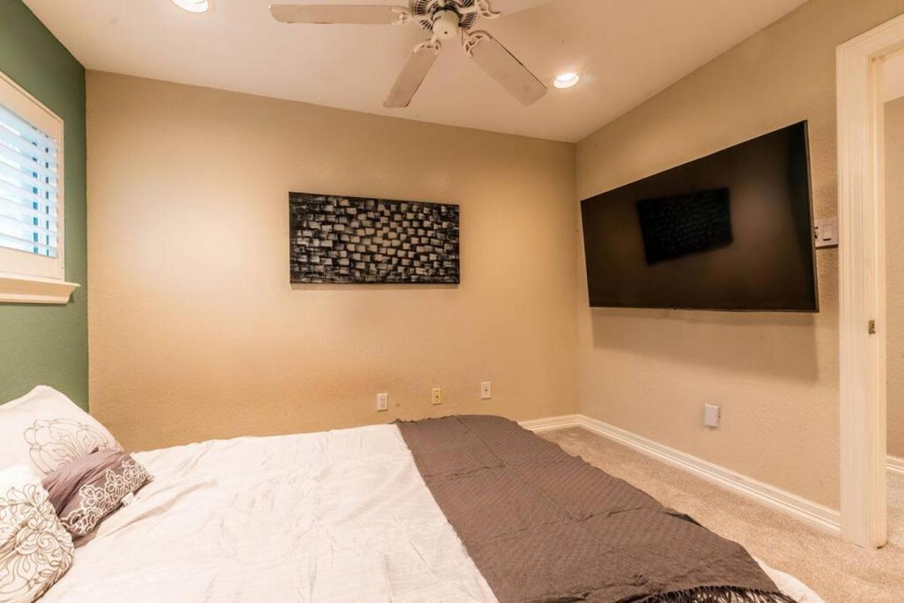 Huge 6 Bedroom With Pool, Spa, 85 Inch Tv, Game Room ヒューストン エクステリア 写真