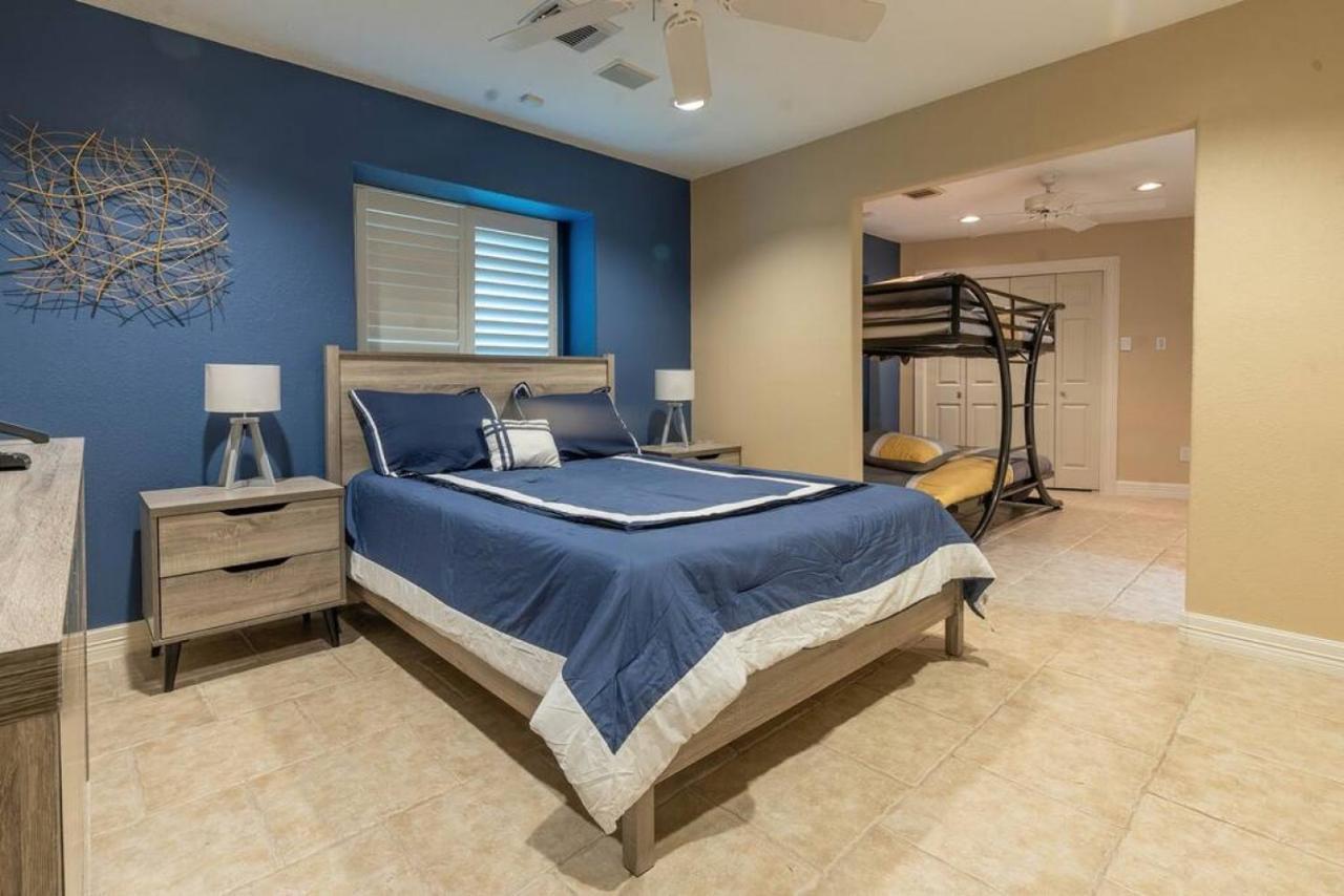 Huge 6 Bedroom With Pool, Spa, 85 Inch Tv, Game Room ヒューストン エクステリア 写真