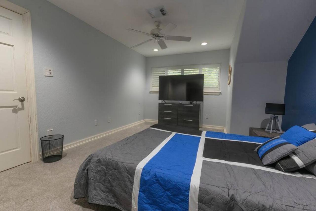 Huge 6 Bedroom With Pool, Spa, 85 Inch Tv, Game Room ヒューストン エクステリア 写真