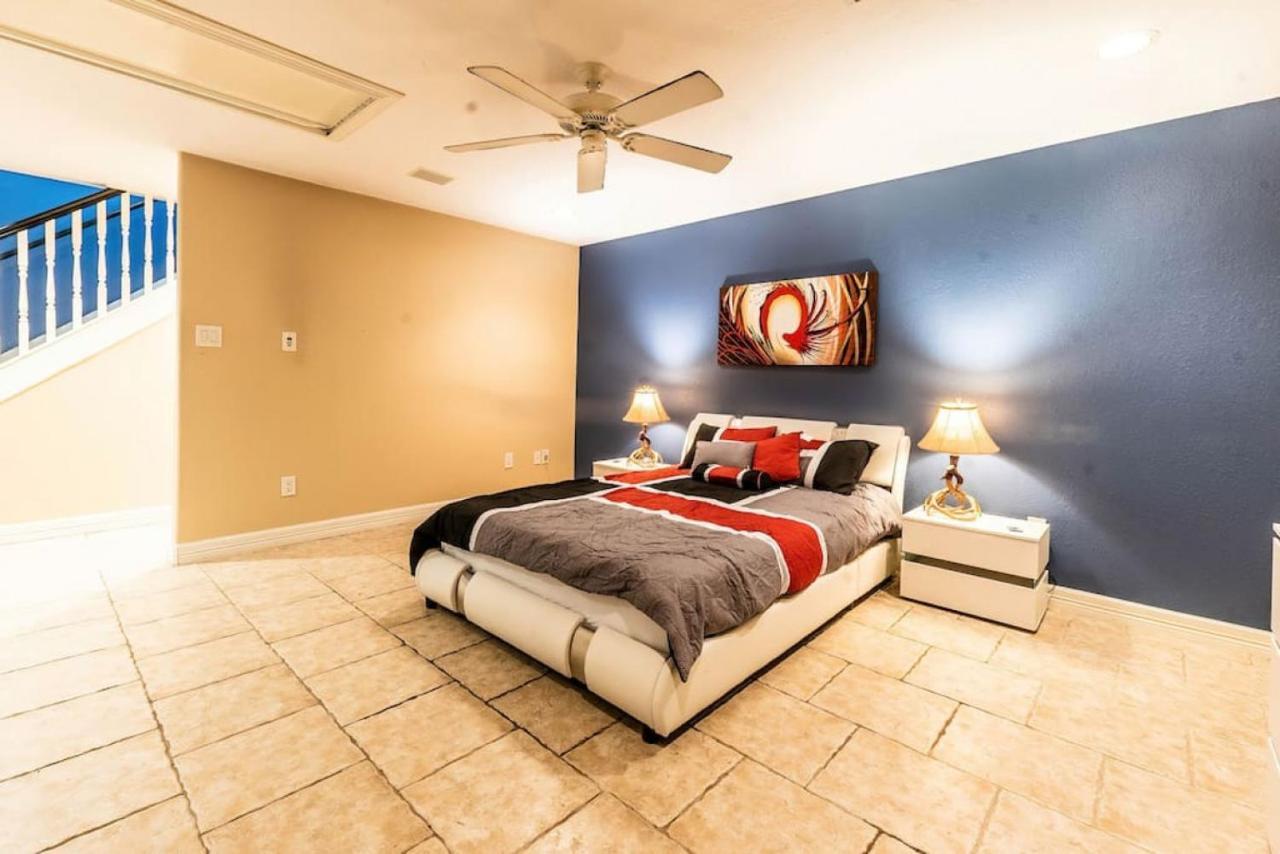 Huge 6 Bedroom With Pool, Spa, 85 Inch Tv, Game Room ヒューストン エクステリア 写真