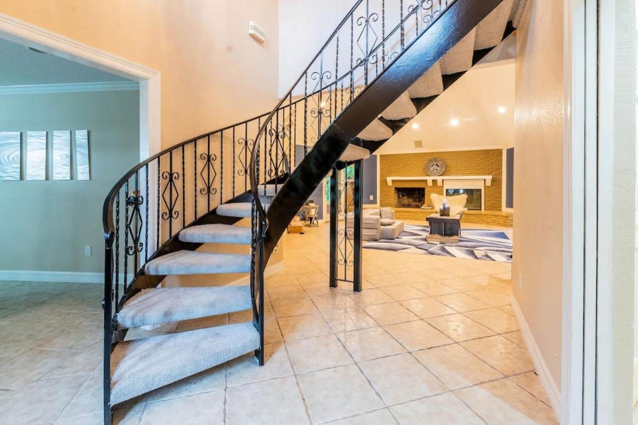 Huge 6 Bedroom With Pool, Spa, 85 Inch Tv, Game Room ヒューストン エクステリア 写真
