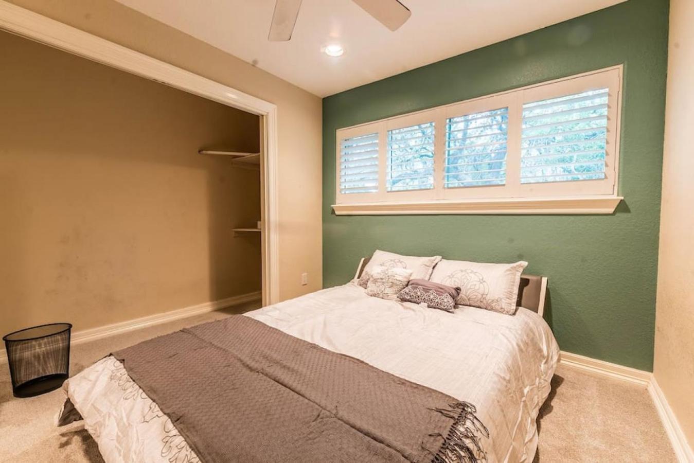 Huge 6 Bedroom With Pool, Spa, 85 Inch Tv, Game Room ヒューストン エクステリア 写真