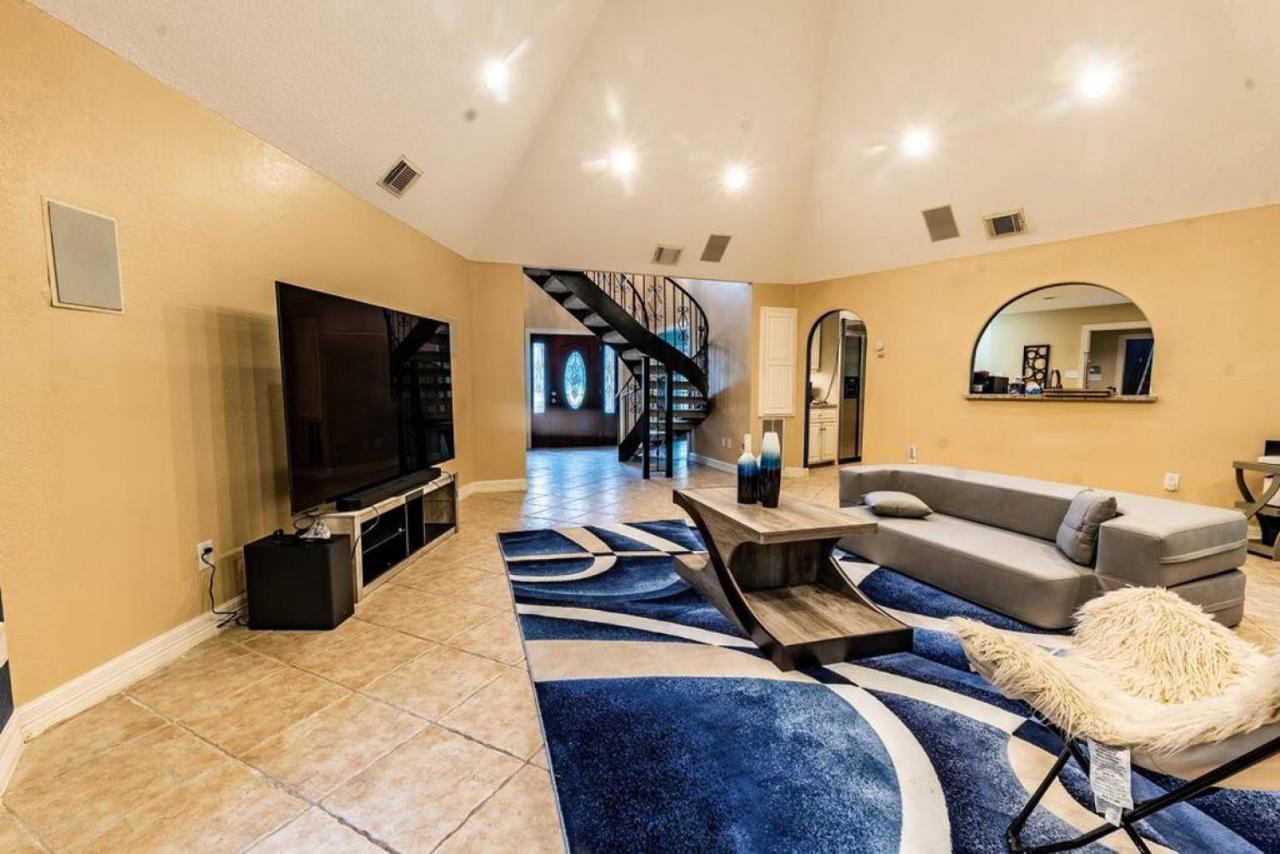 Huge 6 Bedroom With Pool, Spa, 85 Inch Tv, Game Room ヒューストン エクステリア 写真