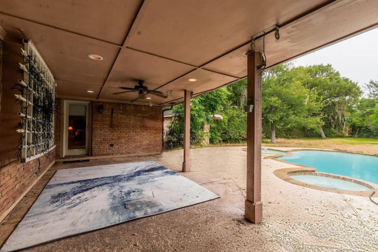 Huge 6 Bedroom With Pool, Spa, 85 Inch Tv, Game Room ヒューストン エクステリア 写真